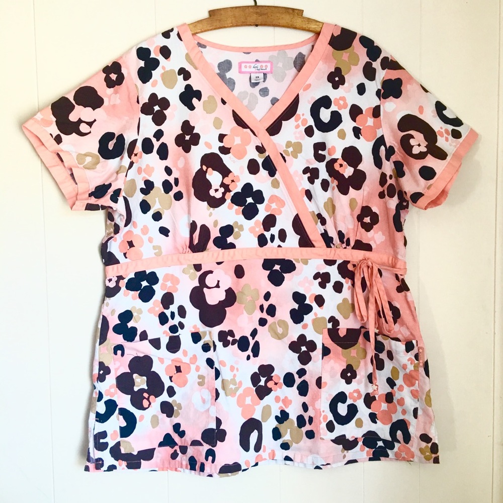 Koi by Kathy Peterson leopard scrub top size 2X